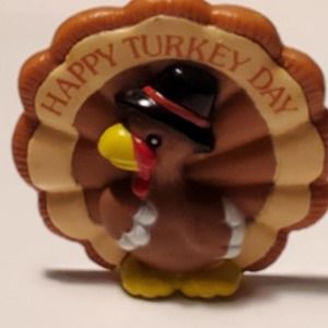 Vintage Russ Happy Turkey Day Brooch Pin Thanksgiving Pilgrim Hat Harvest 1.5"